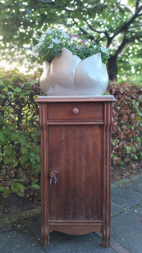 Vintage brocante landelijk nachtkastje, hal / bijzet kastje, Huis en Inrichting, Slaapkamer | Nachtkastjes, Gebruikt, 70 cm of meer