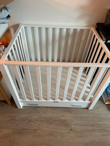 Witte bopita box met lade beschikbaar voor biedingen