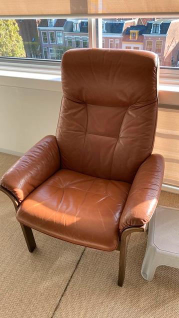 Design lederen fauteuil- gratis ophalen donderdagochtend beschikbaar voor biedingen