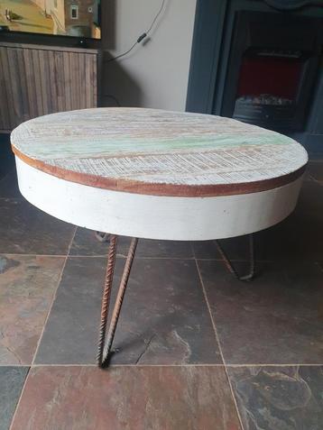 Supermooie bijzettafel uit designwinkel beschikbaar voor biedingen