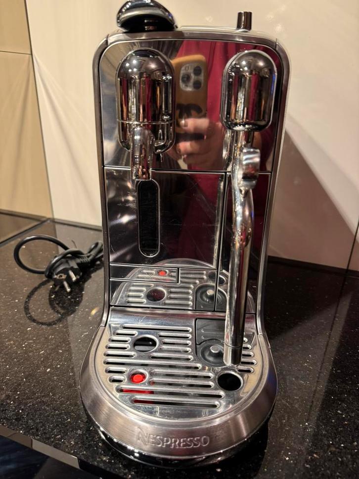 Nedpresso apparaat Creatista Plus, melkschuimer niet in orde, Witgoed en Apparatuur, Koffiezetapparaten, Gebruikt, Koffiepads en cups