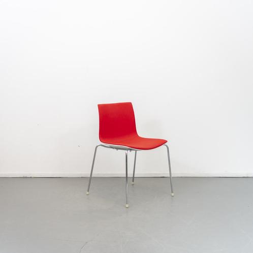 2 Arper Catifa stoel Rood kuip stof en rug Wit, Huis en Inrichting, Stoelen, Zo goed als nieuw, Kunststof, Metaal