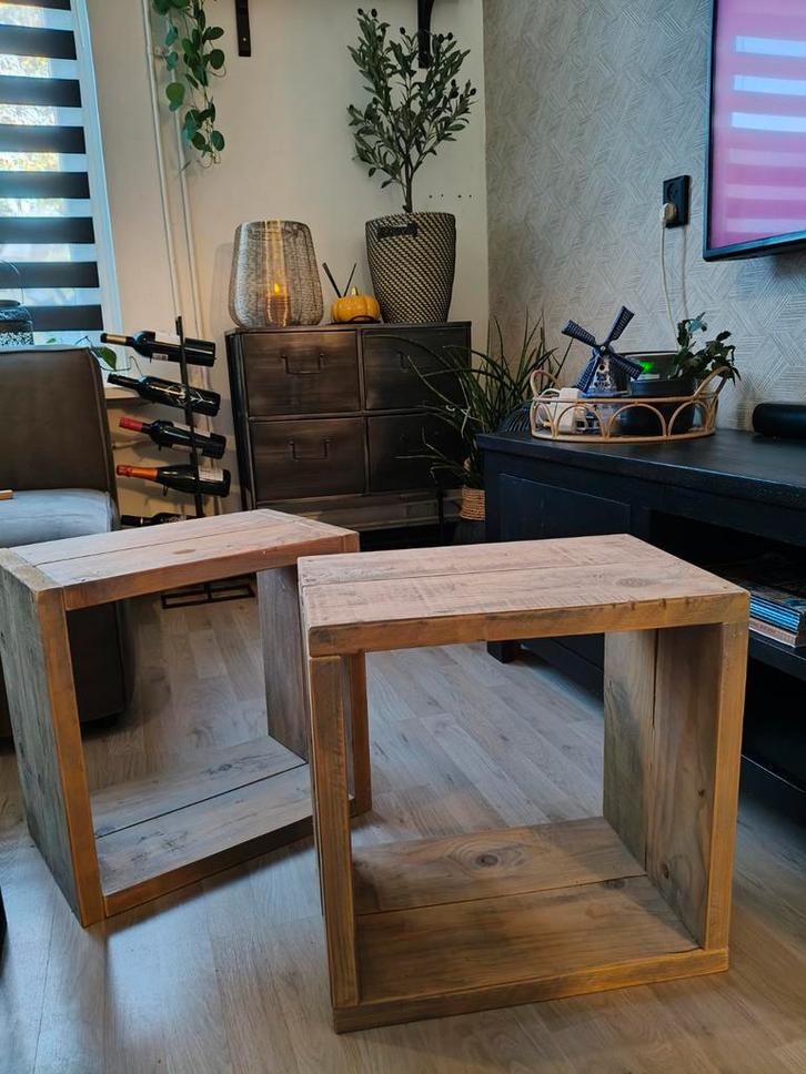 2 bijzettafels / houten blokken / evt voor etalage, Huis en Inrichting, Tafels | Bijzettafels, Gebruikt, Rechthoekig, 45 tot 60 cm