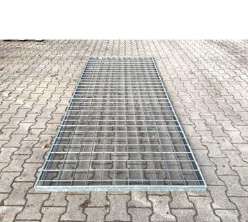 Gegalvaniseerde roostervloer 3.00m x 1.00m beschikbaar voor biedingen