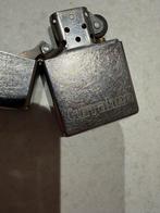 Zippo Aansteker - Currahee Gravering, Verzamelen, Rookartikelen, Aanstekers en Luciferdoosjes, Ophalen of Verzenden, Gebruikt