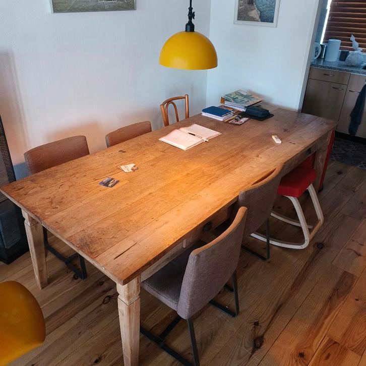 Oude, antieke Indonesische eettafel., Huis en Inrichting, Tafels | Eettafels, Gebruikt, 100 tot 150 cm, 200 cm of meer, Vijf personen of meer