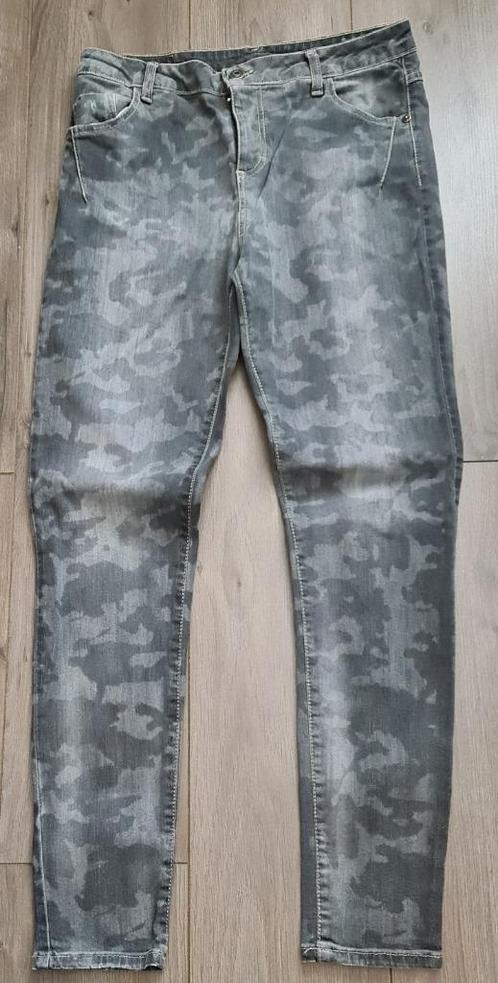 als nieuw mooie aparte camouflage broek groen met glitters, Kleding | Dames, Spijkerbroeken en Jeans, Zo goed als nieuw, W33 - W36 (confectie 42/44)