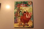 804h - boek - disney - op zoek naar hakuna matata, Boeken, Ophalen of Verzenden, Sprookjes