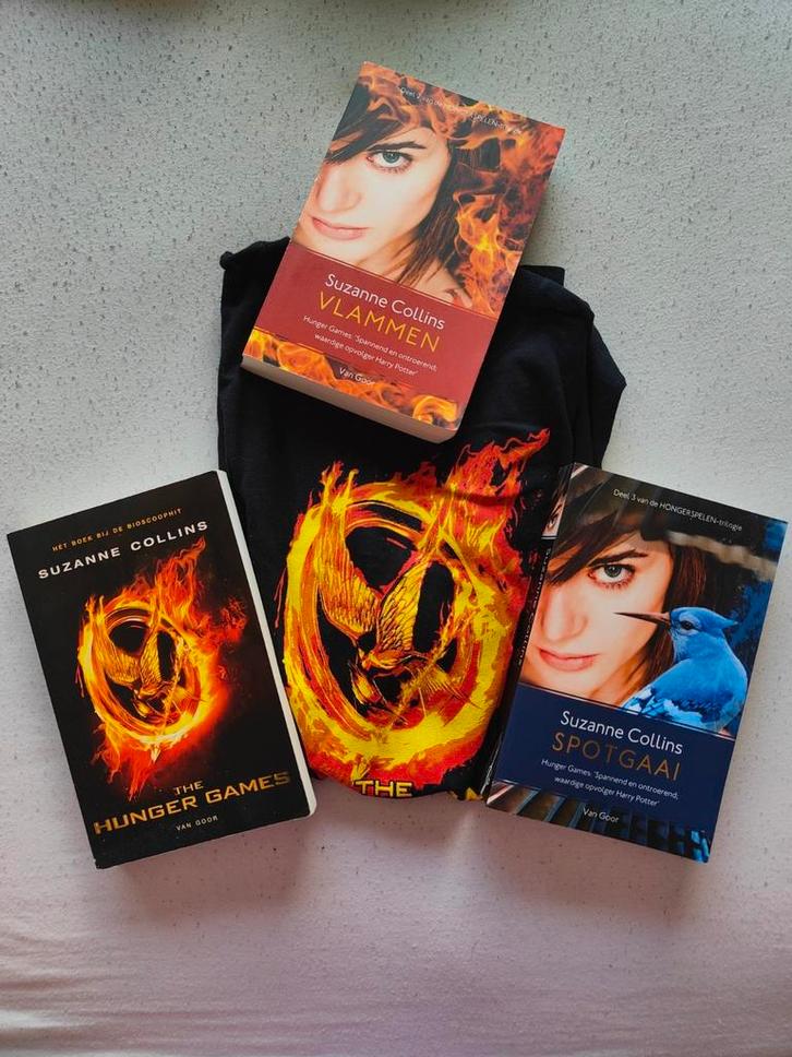 The Hunger Games boeken (Nederlands) met t-shirt (maat M), Boeken, Kinderboeken | Jeugd | 13 jaar en ouder, Zo goed als nieuw