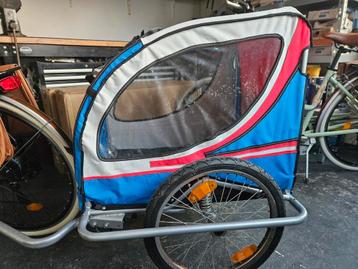 Hondenfietskar, aanhanger beschikbaar voor biedingen