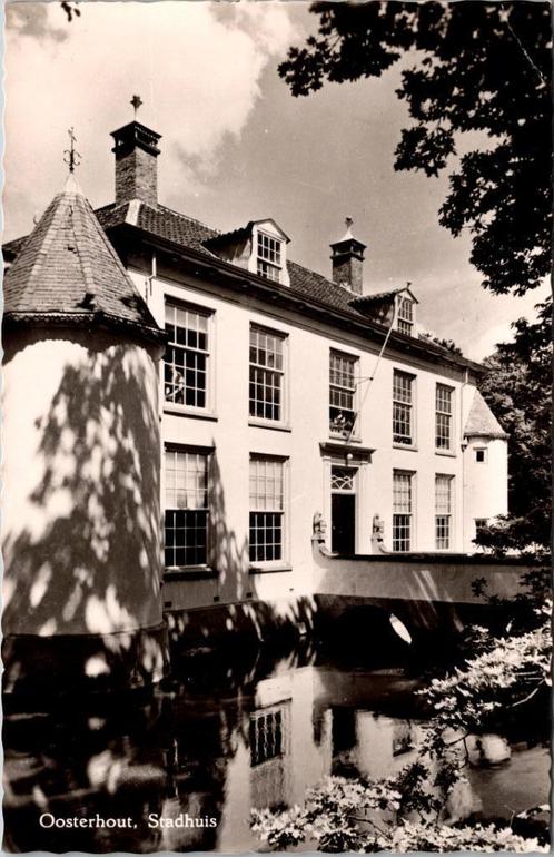 Oosterhout - Stadhuis, Verzamelen, Ansichtkaarten | Nederland, Ongelopen, Noord-Brabant, 1940 tot 1960, Verzenden