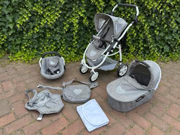 Poppen kinderwagen met toebehoren beschikbaar voor biedingen