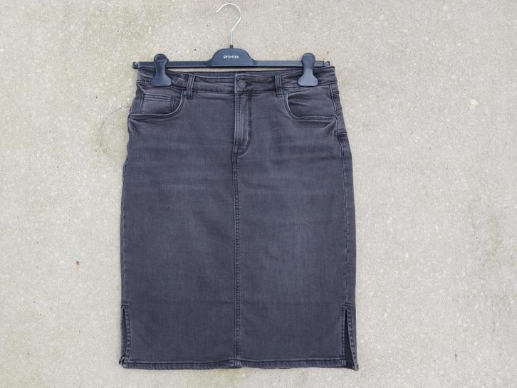 Grijze rok M Hema, Kleding | Dames, Rokken, Zo goed als nieuw, Maat 38/40 (M), Grijs, Knielengte, Verzenden