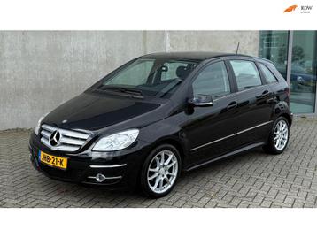 Mercedes-Benz B-klasse 180 5DRS AUT 2010 Zwart PDC|CRUISE beschikbaar voor biedingen