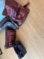 Twee tassen en twee keer rugzak. Drie keer bruin en 1 paars, Sieraden, Tassen en Uiterlijk, Tassen | Rugtassen, Ophalen, Gebruikt