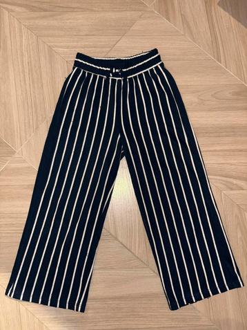 Blauw Witte Broek Mt 131 beschikbaar voor biedingen