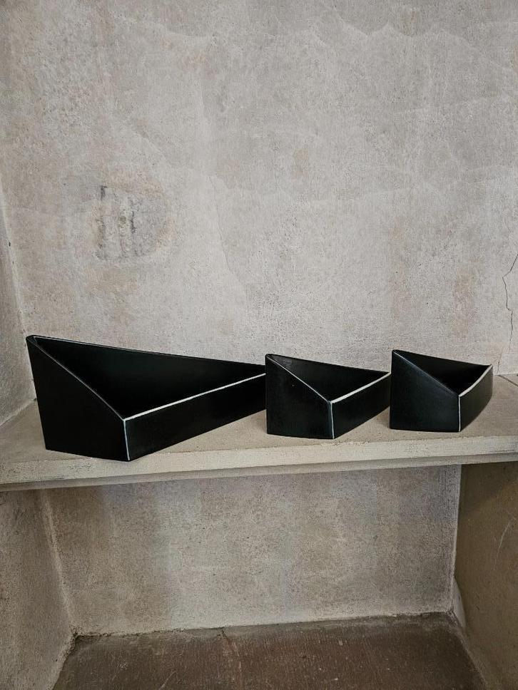 Mobach - 3 zwarte ikebana schalen, Antiek en Kunst, Antiek | Keramiek en Aardewerk, Ophalen