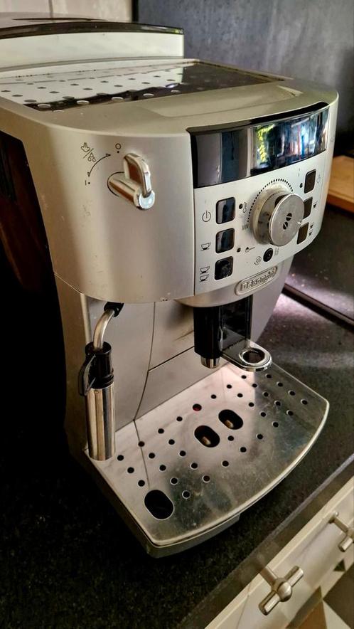 De Longhi Magnifica S ECAM koffiemachine, Witgoed en Apparatuur, Koffiezetapparaten, Gebruikt, Gemalen koffie, Koffiemachine, Stoompijpje