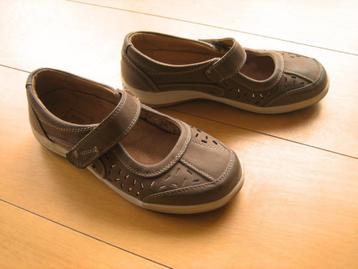 Taupekleurige opengewerkte schoenen EASY STREET 37H snazzeys beschikbaar voor biedingen