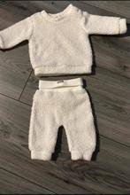 Feetje pakje maat 56 - zachte stof, Kinderen en Baby's, Babykleding | Maat 56, Ophalen of Verzenden, Zo goed als nieuw, Jongetje of Meisje