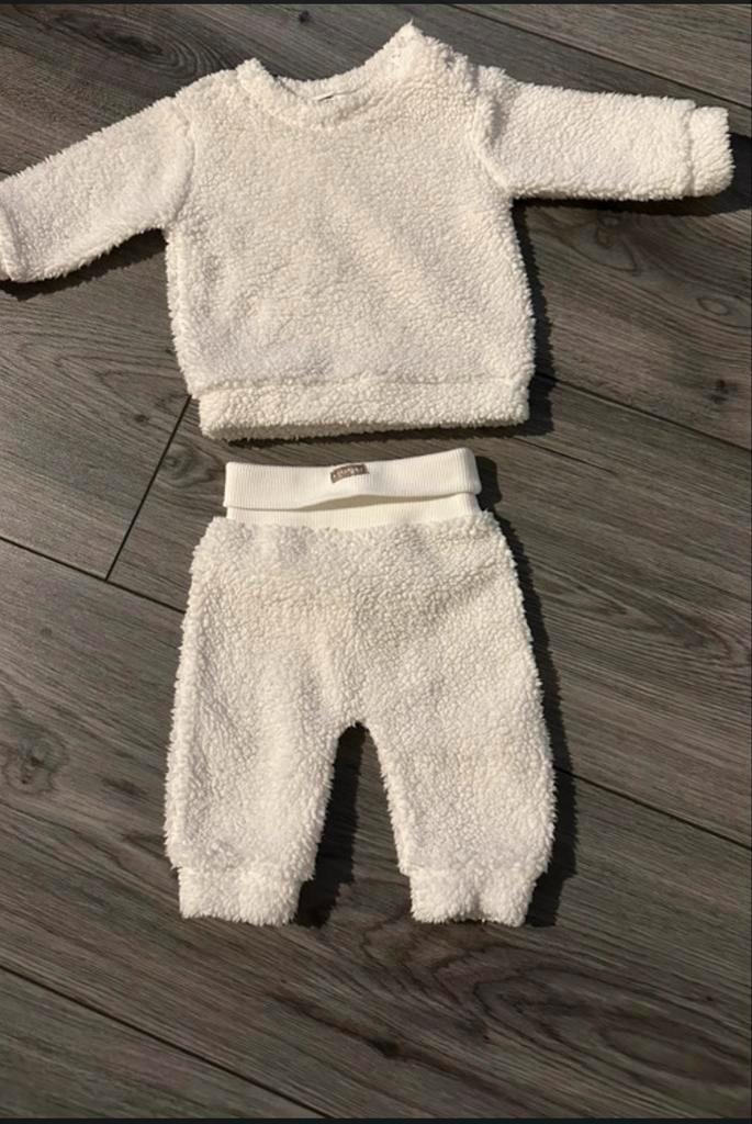 Feetje pakje maat 56 - zachte stof, Kinderen en Baby's, Babykleding | Maat 56, Zo goed als nieuw, Jongetje of Meisje, Setje, Ophalen of Verzenden