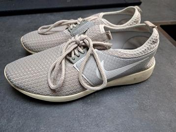 Nike Sneakers - Maat 40 - Grijs beschikbaar voor biedingen