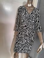 Jurk in zebraprint mt 36/38, Kleding | Dames, Jurken, Ophalen of Verzenden