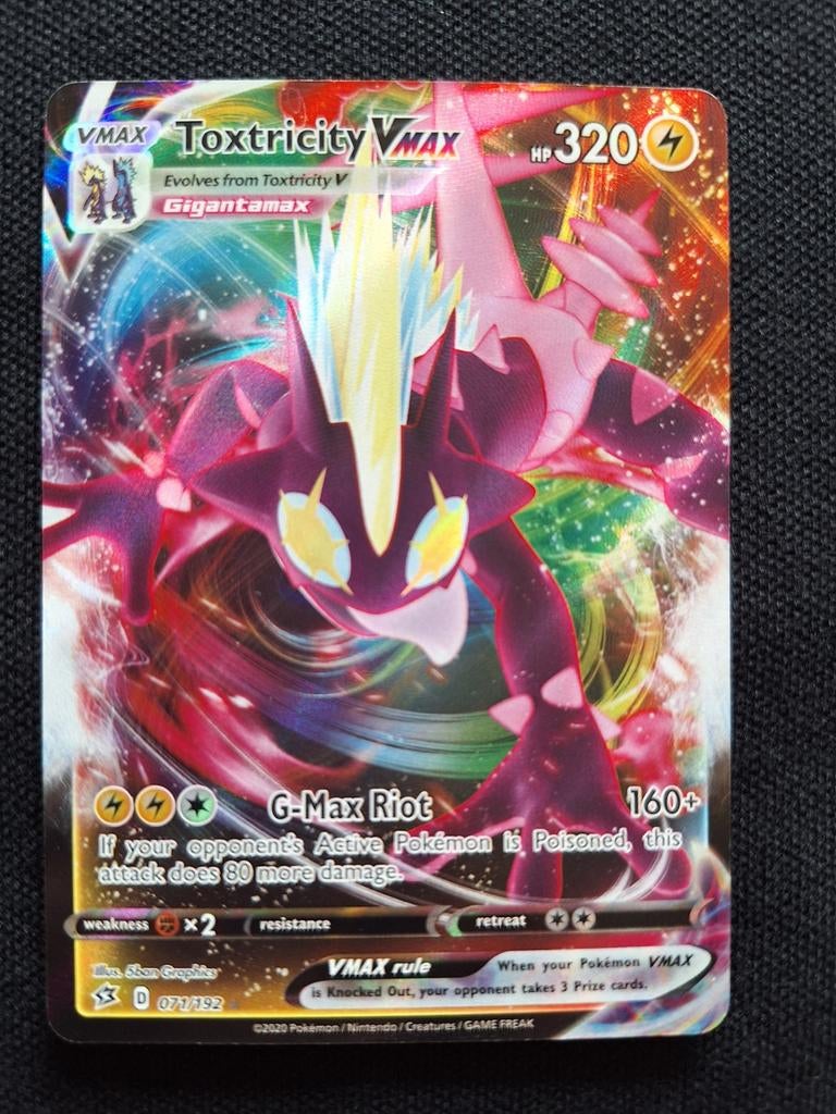 Pokémon Toxtricity VMAX 071/192 Rebel Clash, Ophalen of Verzenden, Zo goed als nieuw, Losse kaart, Foil