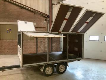 Aanhanger Gesloten verkoopwagen Dicht Aanhangwagen beschikbaar voor biedingen