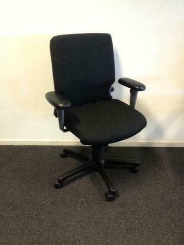 Bureaustoelen Comforto 77. Kleur zwart. beschikbaar voor biedingen