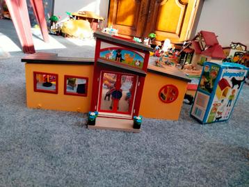 Honden verblijf en katten verblijf van Playmobil. beschikbaar voor biedingen