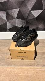Yeezy 700 v3 clay brown maat 40 1-3, Ophalen of Verzenden, Zo goed als nieuw, Bruin