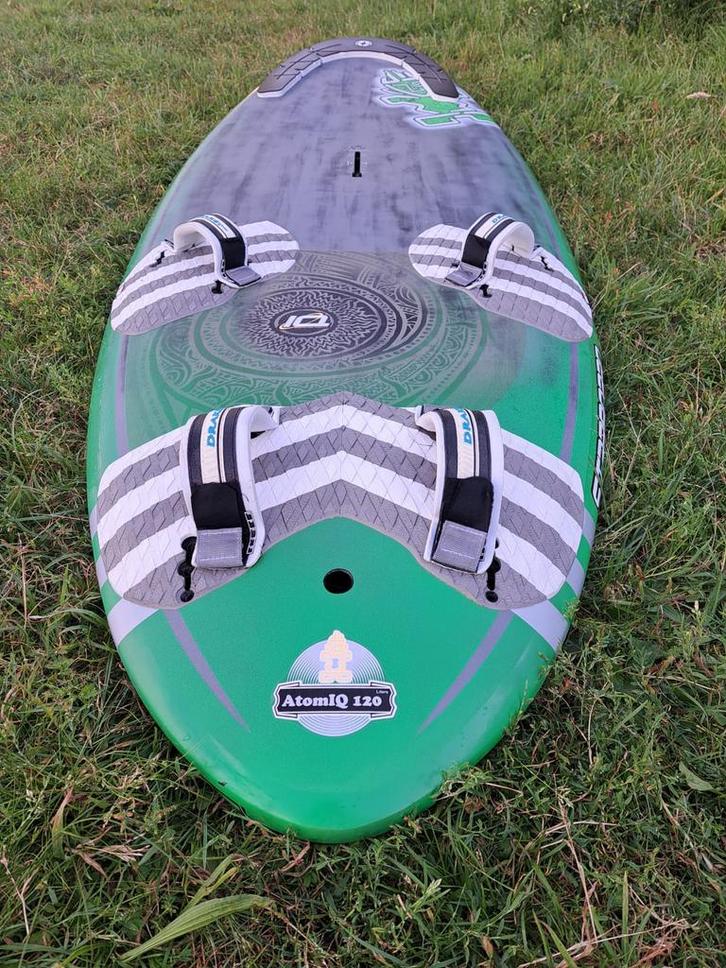 Starboard Atomiq 120l carbon + boardbag, Watersport en Boten, Windsurfen, Zo goed als nieuw, Plank, Met vin(nen), Met draagtas