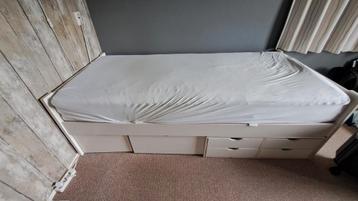 Eenpersoonsbed wit