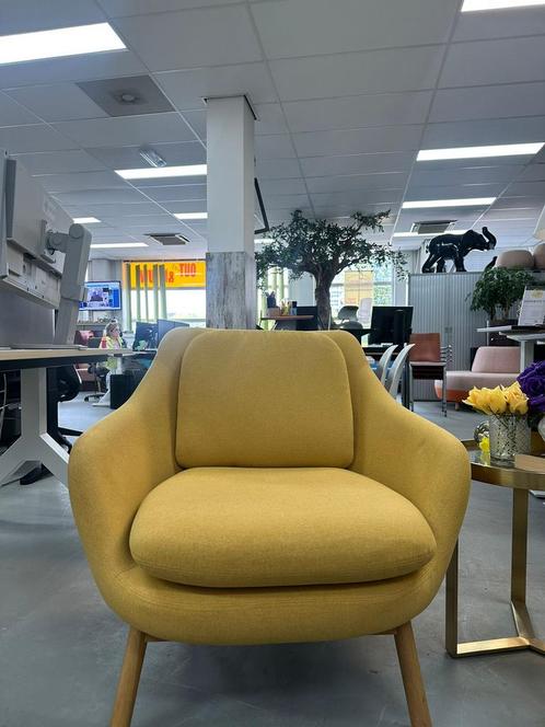 Made fauteuil geel, Huis en Inrichting, Fauteuils, Zo goed als nieuw, Hout, Stof, 75 tot 100 cm, Minder dan 75 cm, Ophalen