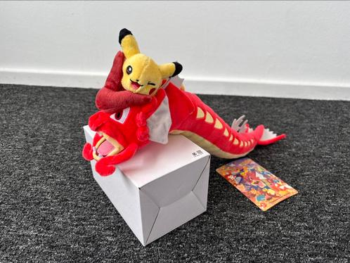 Pikachu & Red Gyrados Limited Ed. | Pokemon Center Hiroshima, Hobby en Vrije tijd, Verzamelkaartspellen | Pokémon, Nieuw, Overige typen