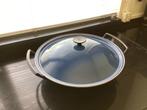 Le creuset wokpan middenblauwe kleur met deksel, Ophalen, Zo goed als nieuw, Gietijzer, Koekenpan of Braadpan