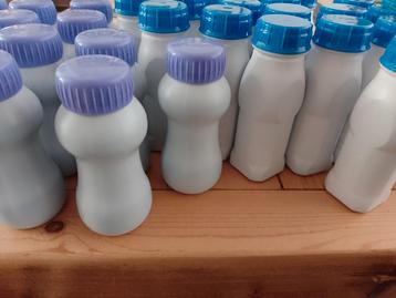 Lege plastic flesjes, knutselmateriaal  beschikbaar voor biedingen