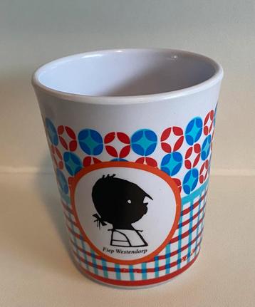 Kunststof bekertje met Janneke en poppejans. H.8 cm. beschikbaar voor biedingen