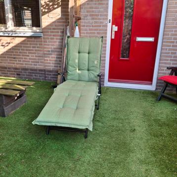 Ligbed+kussen zo goed als nieuw beschikbaar voor biedingen