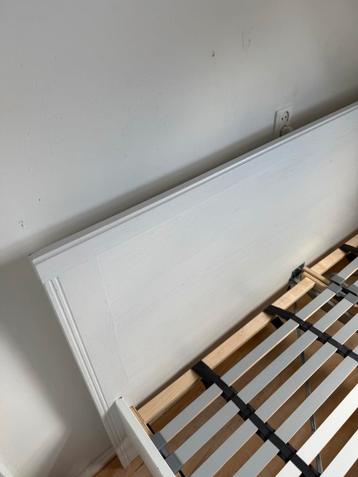 IKEA Brusali Bedframe wit 160x200 + Lattenbodems - afbeelding 2