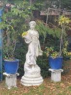 Groot tuinbeeld op voetstuk, Tuin en Terras, Tuinbeelden, Ophalen