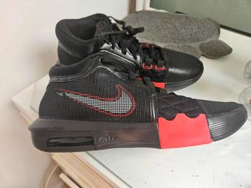 Nike lebron witness 8 maat 47.5 beschikbaar voor biedingen