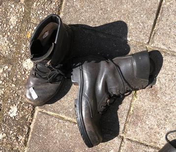 2 paar zearte militaire leren Laarzen beschikbaar voor biedingen