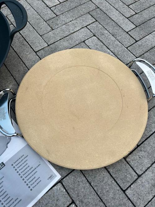 Weber pizze stone steen 34 cm met houder nieuw, Tuin en Terras, Barbecue-accessoires, Nieuw, Ophalen