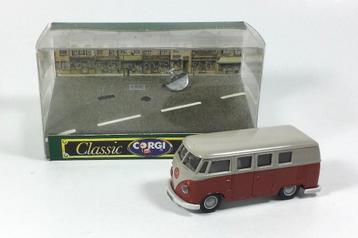 Corgi Toys #D984/1 1:43 Diecast Volkswagen T1 Bus Caravanet beschikbaar voor biedingen