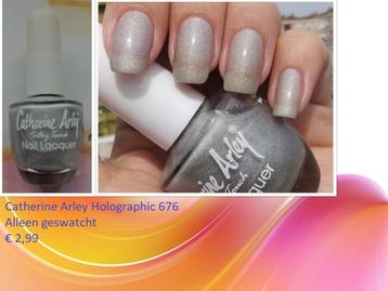 Diverse nagellakjes in grijs en zilver, ook holographic beschikbaar voor biedingen