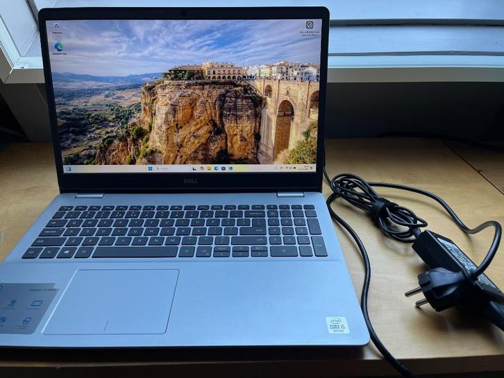 Dell laptop I5, Computers en Software, Windows Laptops, Zo goed als nieuw, 15 inch, SSD, 2 tot 3 Ghz, 8 GB, Qwerty, Ophalen of Verzenden