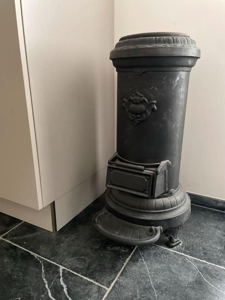 Oude Gietijzeren Potkachel, Huis en Inrichting, Kachels, Gebruikt, Vrijstaand, Potkachel, Hout, Ophalen