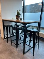Houten bartafel incl. krukken, Ophalen, Zo goed als nieuw